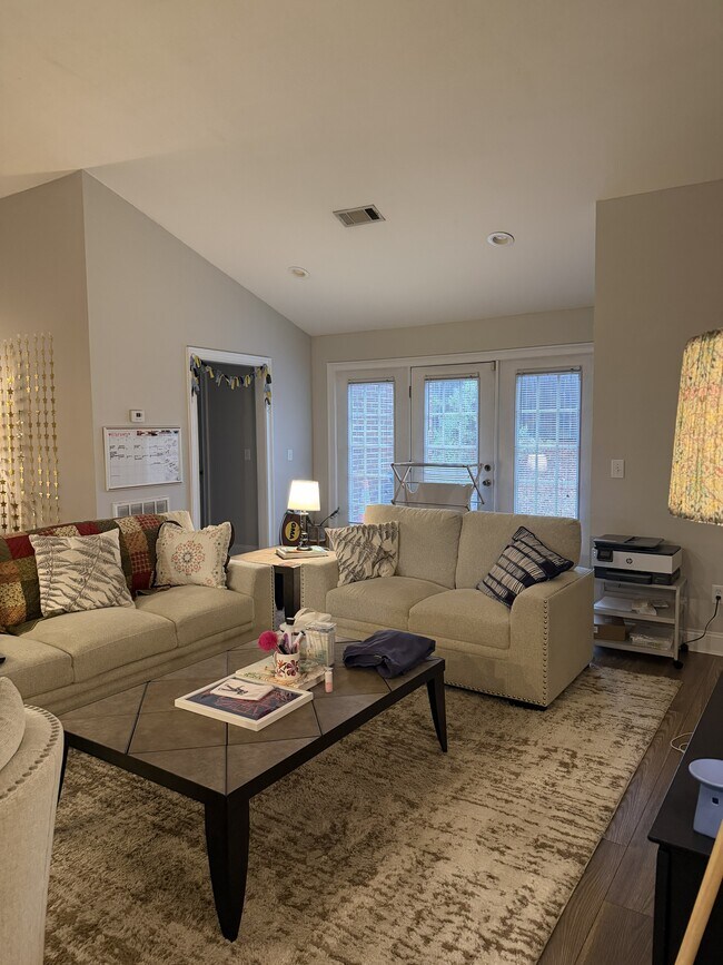 Foto del edificio - 807 W Longleaf Dr