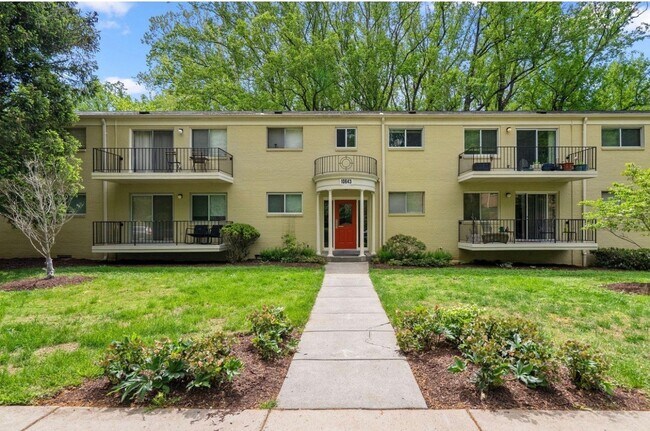 Building Photo - 10643 Weymouth St