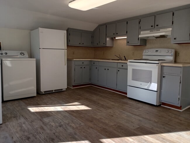 Building Photo - 88 Adaline St