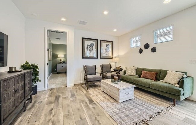 Building Photo - 3241 E Malibu Dr
