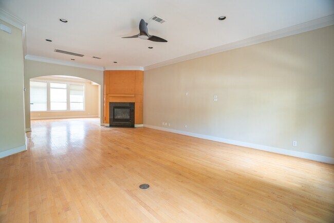 Foto del edificio - 5512 Val Verde St