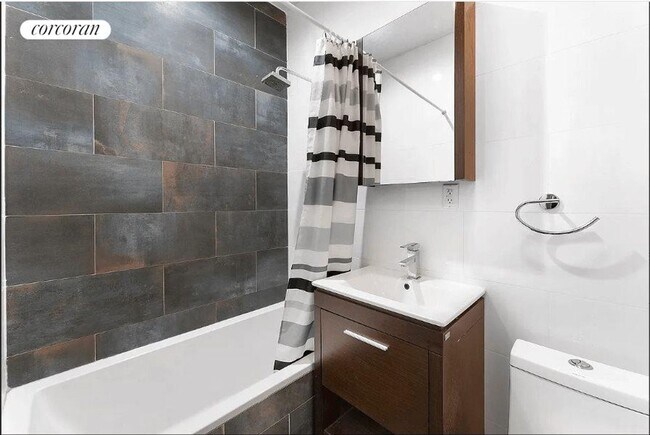 Foto del edificio - 92 Troy Ave