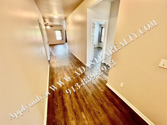 Foto del edificio - Like New Ranch in Spring Hill-Available in...