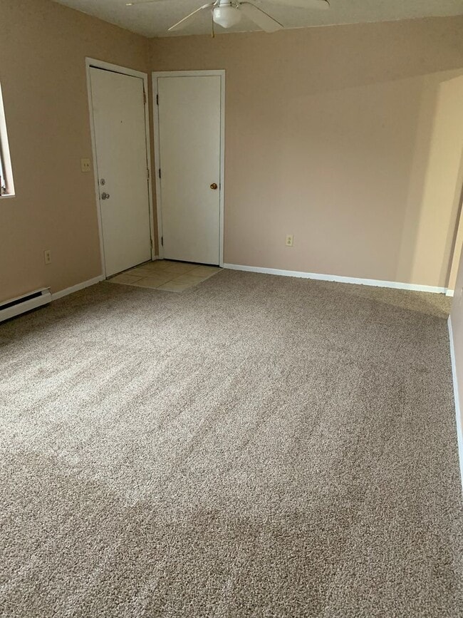 Building Photo - 3 Bedroom 1 Bath House in Davisville