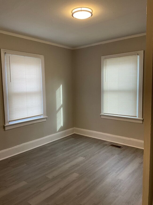 Building Photo - You will love this 2 bedroom/1 bath home in Gastonia.