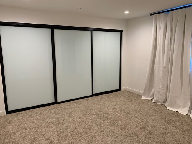 Large Closets - 853 S Lucerne Blvd