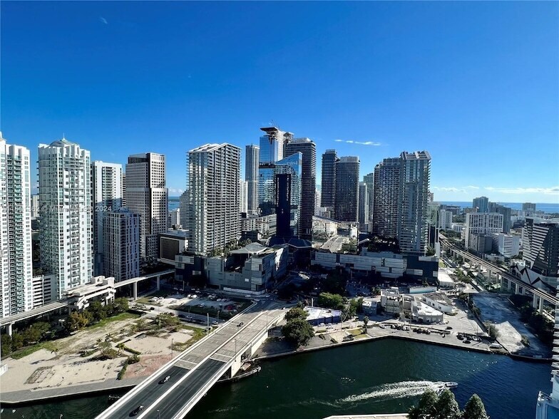 Primary Photo - 350 S Miami Ave