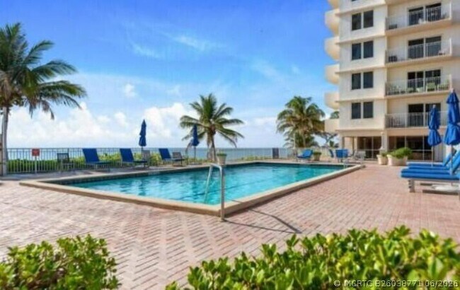 Building Photo - 3215 S Ocean Blvd