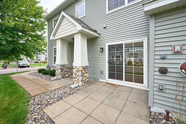 Foto del edificio - 3605 Lawndale Ln N