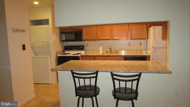 Building Photo - 8 Marsham Ct