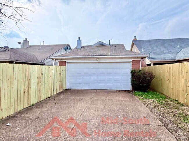 Building Photo - 2150 Berry Bush Ln