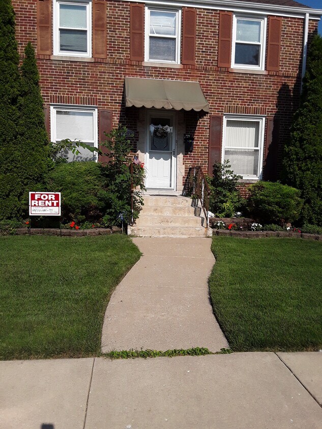 Apartment 2nd Floor - 2537 N Newland Ave