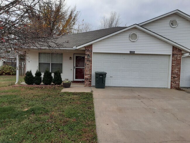 Foto del edificio - Great Townhouse in West Fayetteville