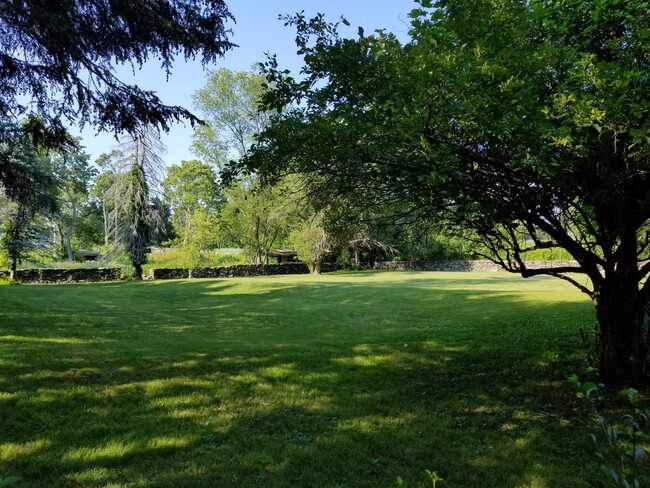 Large Backyard - 10 Wauregan Rd