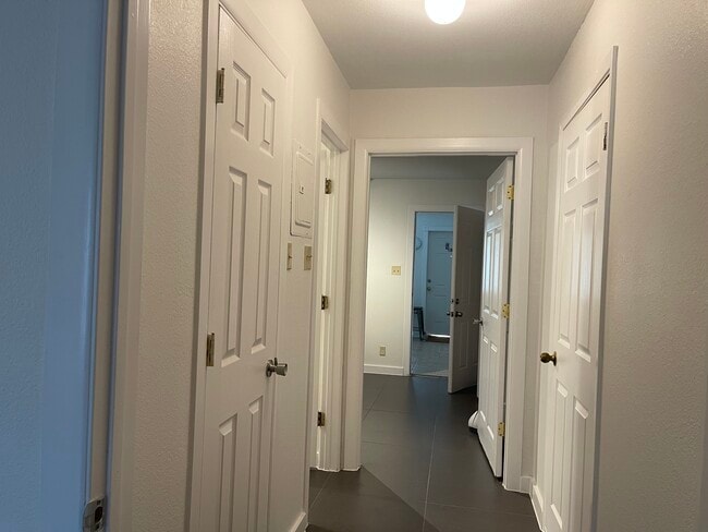 Building Photo - 2107 Snow Falls Dr