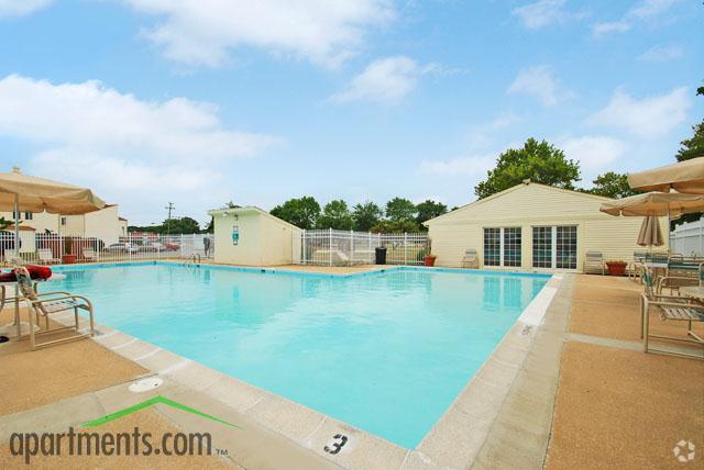 Piscina - New Hampton Commons Apartments