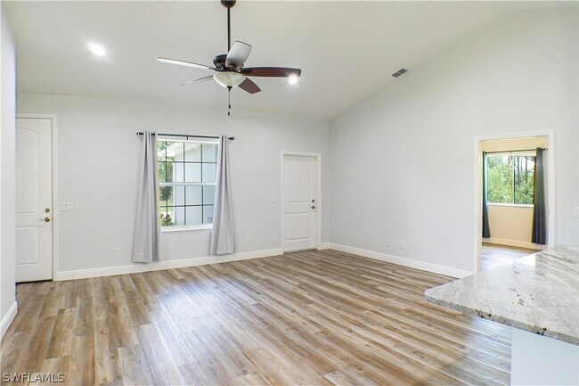 Foto del edificio - 1465 Loveland Blvd