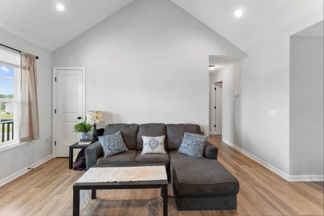 Foto del edificio - Pristine 3 Bed, 2 Bath Rental Built in 2022!
