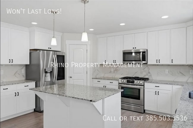 Building Photo - 4452 N Summer View Dr