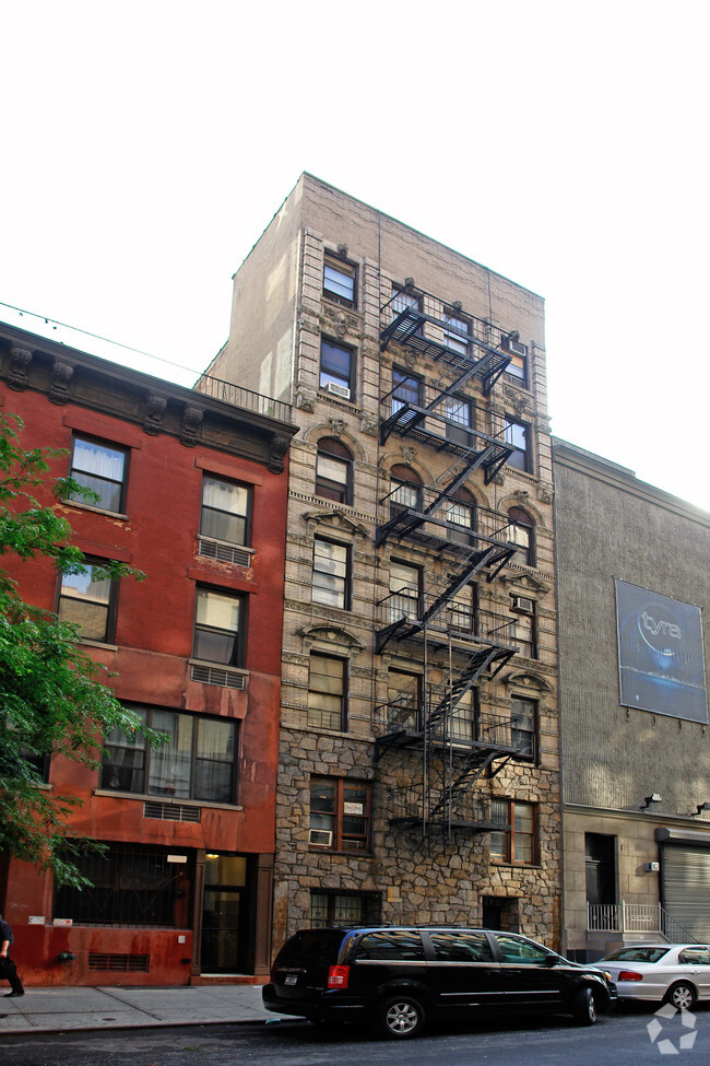 Foto del edificio - 229 W 26th St