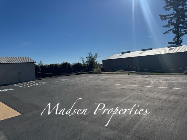 Building Photo - 1115 E Ewald Ct