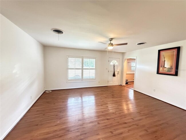 Building Photo - 2101 Oakhurst Ave
