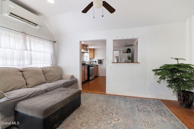 Foto del edificio - 6373 Frenchs Hollow Rd