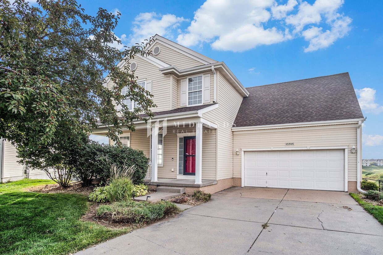Foto principal - Beautiful 4 Bedroom Bellevue Home