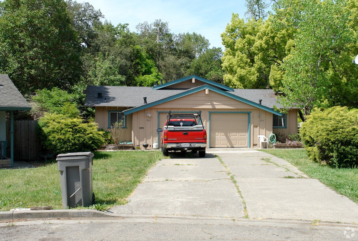 Primary Photo - 304 Wikiup Dr
