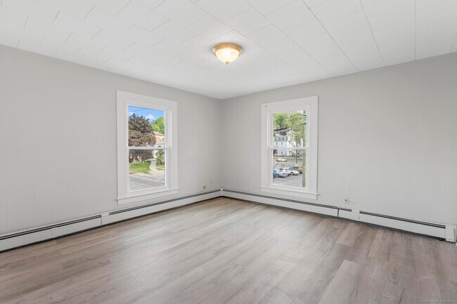 Building Photo - 20 Center St