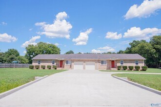 Building Photo - 105 Oakwood Meadows Dr