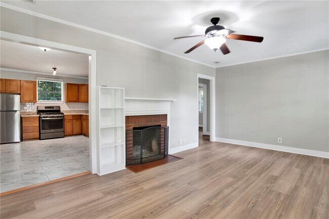 Foto del edificio - 312 Pineview Ln W