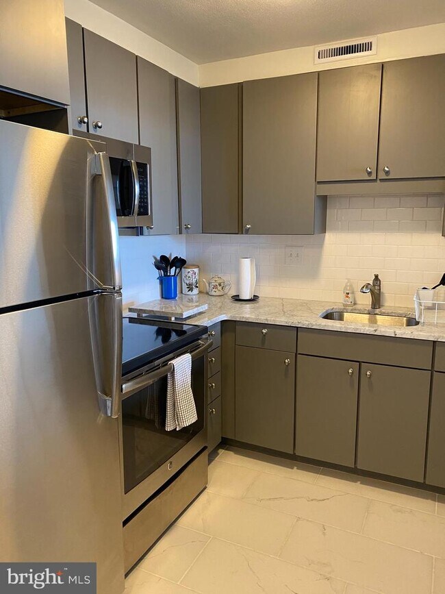22430 W Rittenhouse Square Unit 2213, Philadelphia, PA 19103