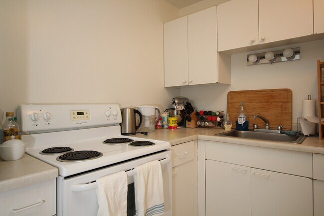 Building Photo - 1660 N LaSalle Dr