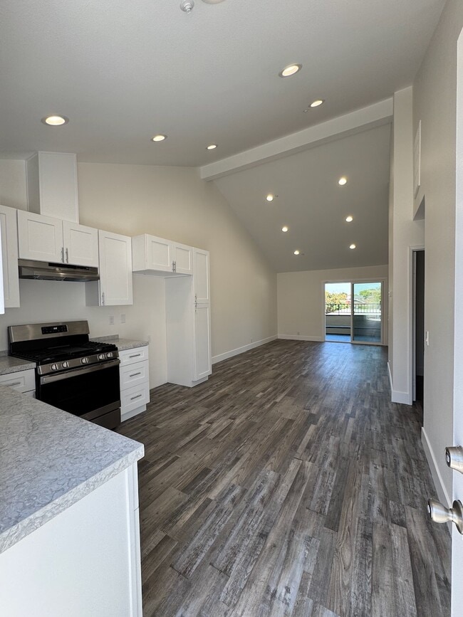 Photo - 4041 Franklin Ave Apartments