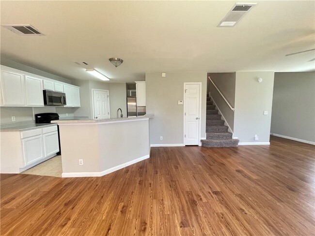 Building Photo - 110 Cotton Creek Way