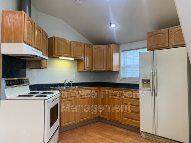 Foto del edificio - 1691 NE Foothill Blvd