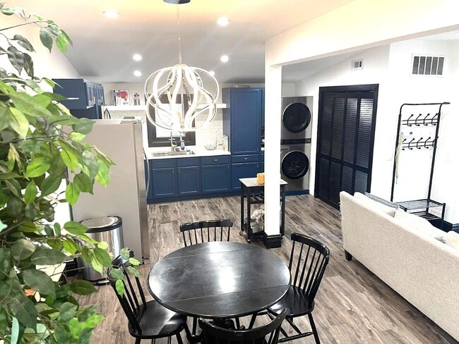 Building Photo - 4728 N Kennicott Ave