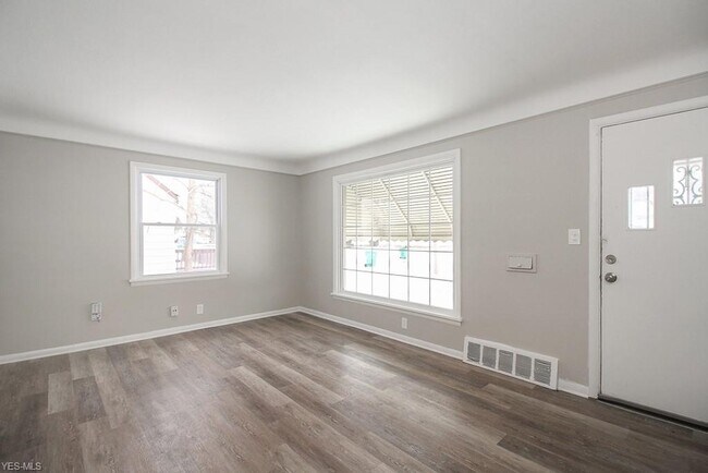 Building Photo - 5204 Catherine St