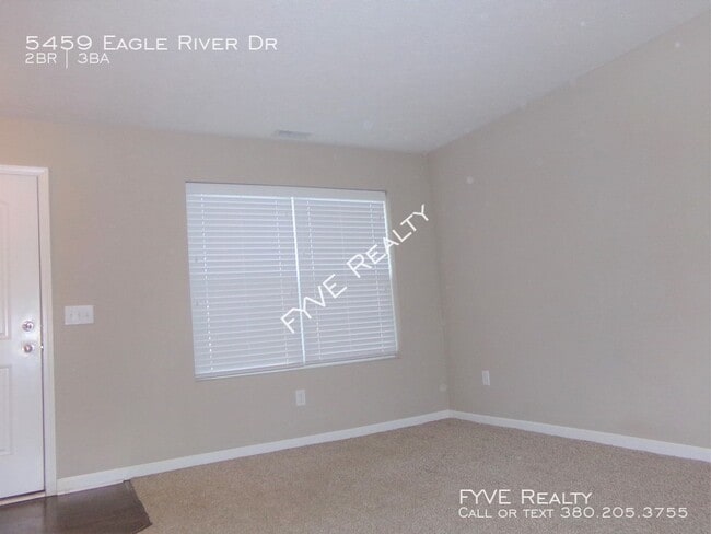 Building Photo - Spacious 2 bedroom  2.5 bathroom