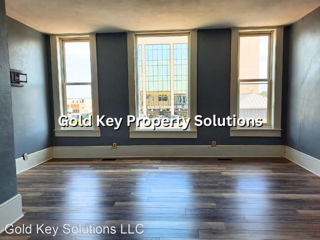 Foto del edificio - 2 br, 1 bath House - 109 1/2 E. 9th St.