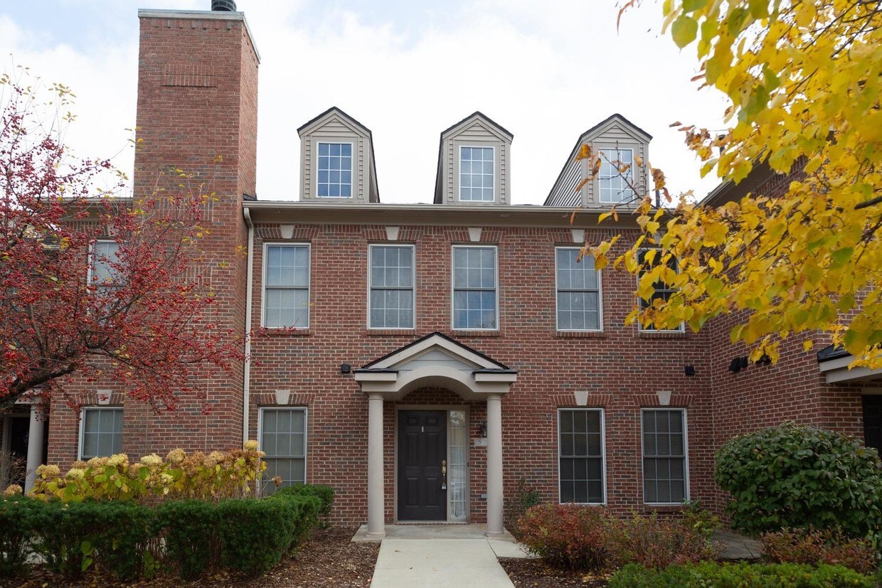 Foto principal - 5731 Hampshire Ln