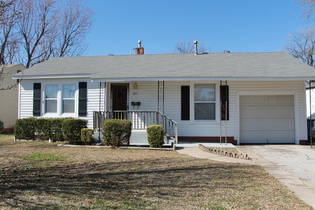 Photo - 207 E Rickenbacker Dr House