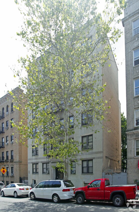Foto del edificio - 570 Isham St