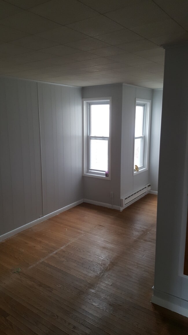 1st bedroom - 122 chestnut st