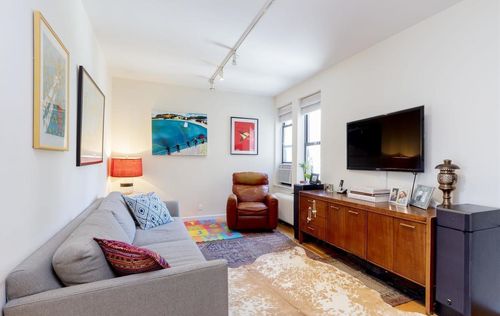 Foto principal - 332 W 21st St