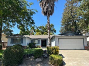 Building Photo - 949 San Simeon Dr