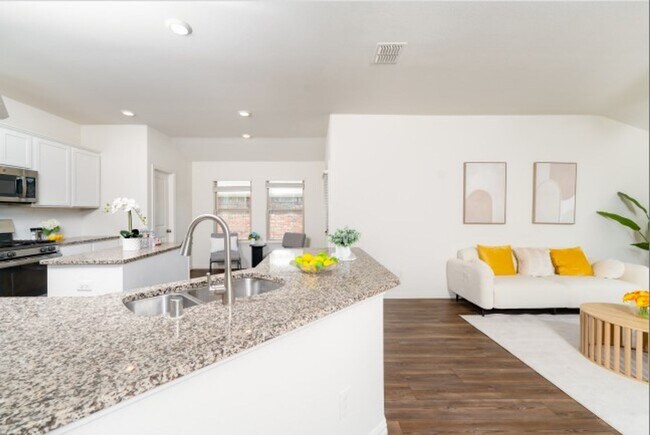 Foto del edificio - 1215 Chapel Hill Dr