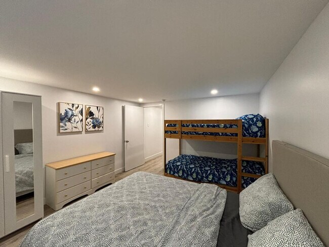 Building Photo - 2698 Chemin Bedford-SI ID1061556P