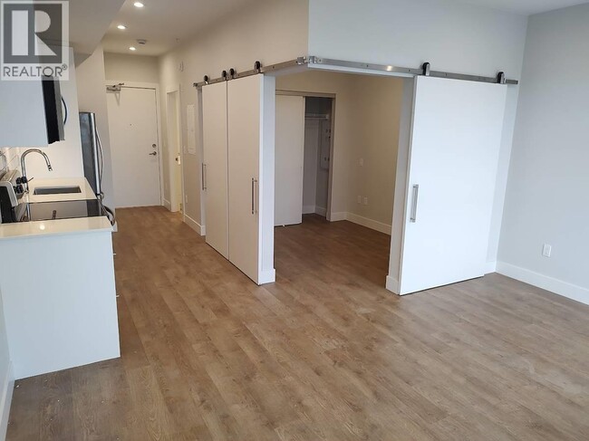 Building Photo - 1930 Starling Dr.